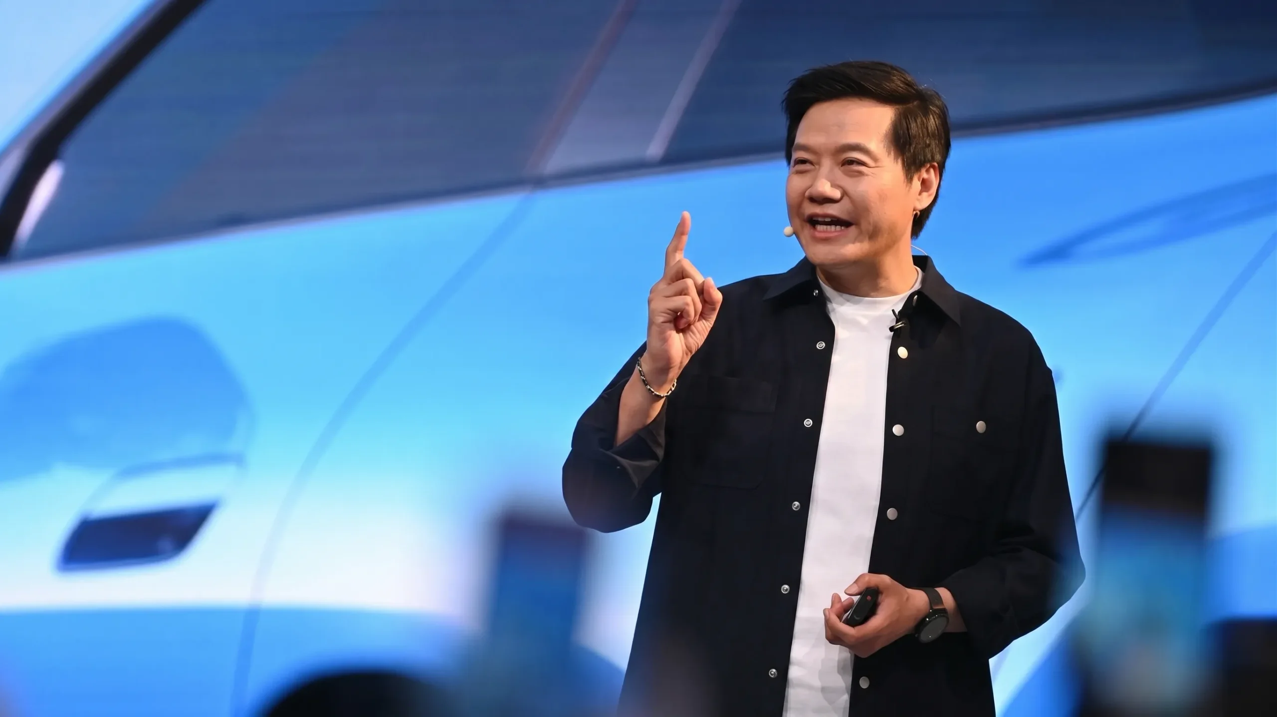 小米三颗端侧AI芯片齐发;OpenAI首席科学家喊停;最高法出首部AI裁判规则 | 马上知道